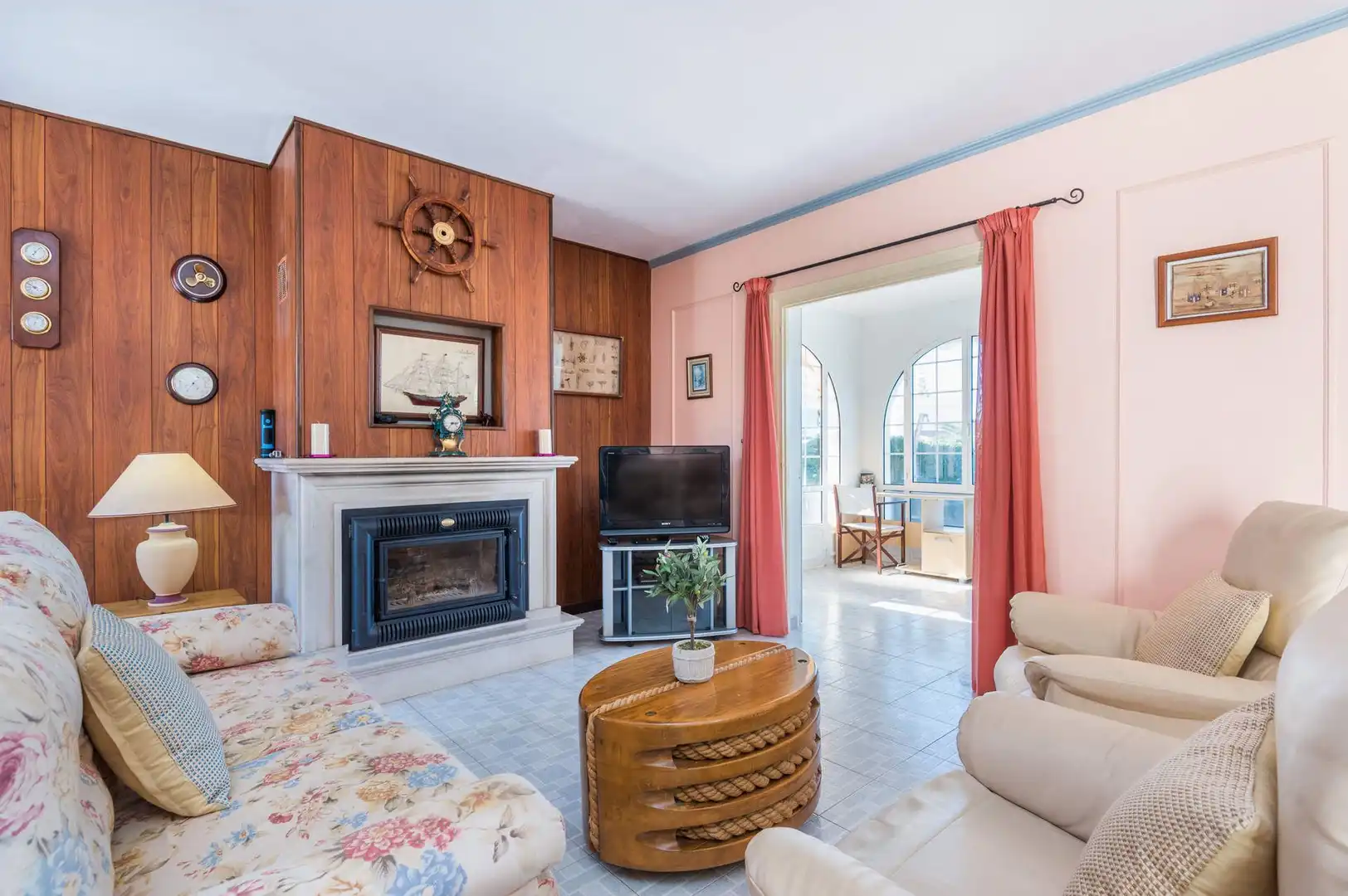 Sala d'estar de Casa o xalet en venda en Ciutadella de Menorca amb Aire condicionat, Jardí privat i Terrassa