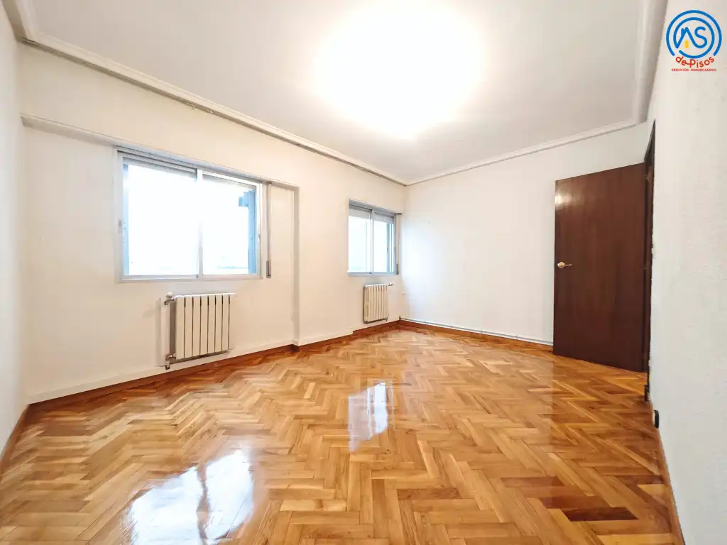 Habitación de Piso en venta en Zaragoza con Calefacción, Parquet y Horno