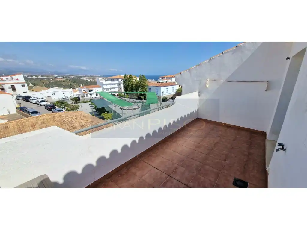 Vista exterior de Àtic en venda en Manilva amb Aire condicionat, Terrassa i Moblat