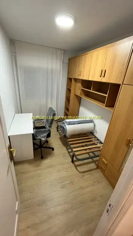 Schlafzimmer von Wohnung zur Miete in Salamanca mit Heizung, Möbliert und Balkon