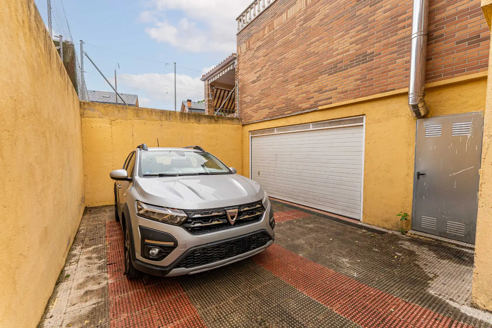 Aparcament de Casa o xalet en venda en Serranillos del Valle amb Aire condicionat, Calefacció i Jardí privat