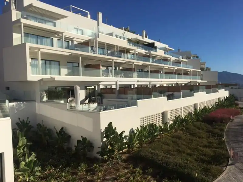 Vista exterior de Apartament de lloguer en Mijas amb Aire condicionat, Terrassa i Piscina