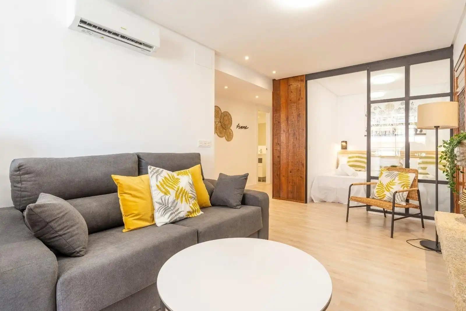 Living room of Apartments for sale in El Bajondillo