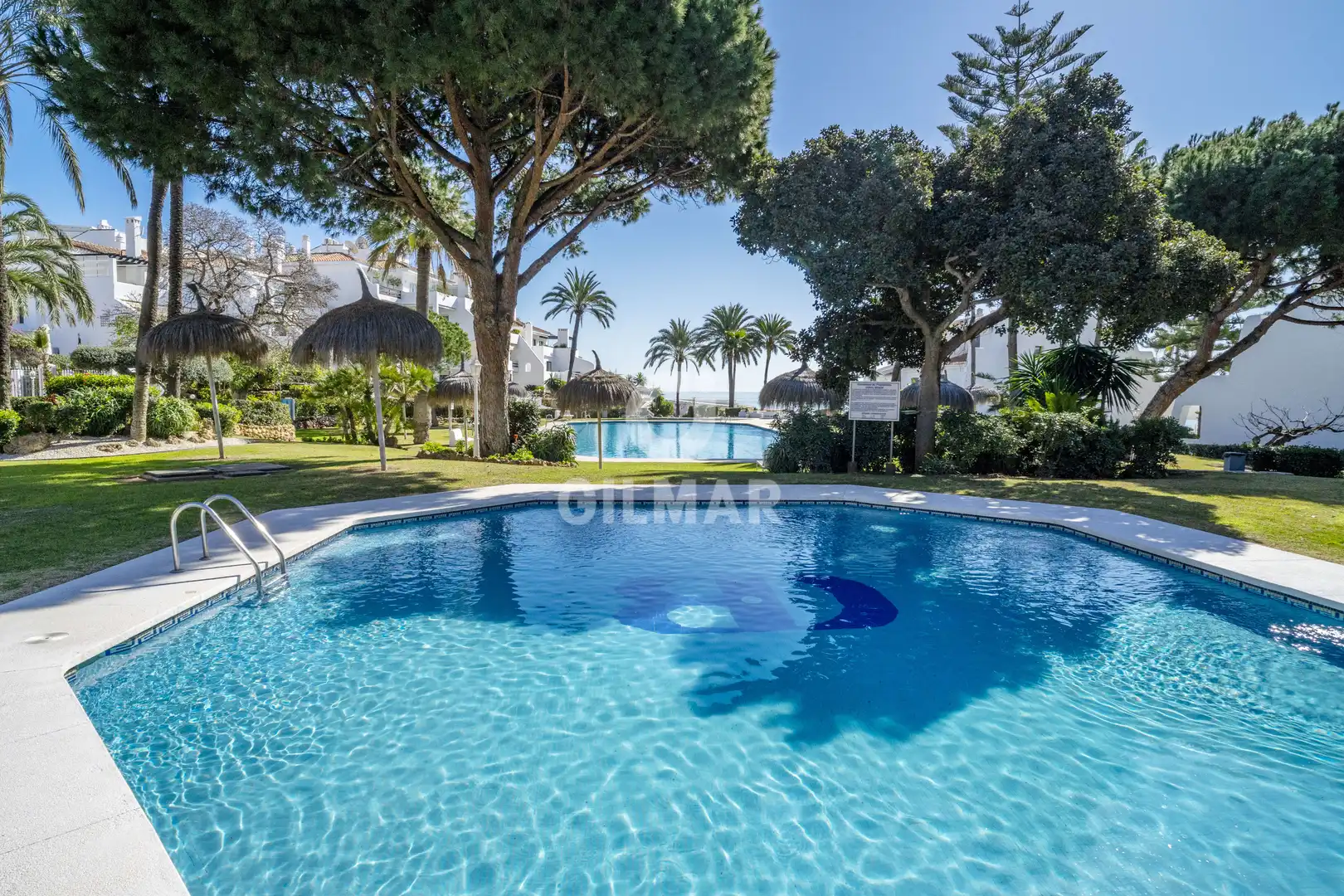 Garten von Einfamilien-Reihenhaus zum Verkauf in Marbella mit Heizung, Privatgarten und Schwimmbad