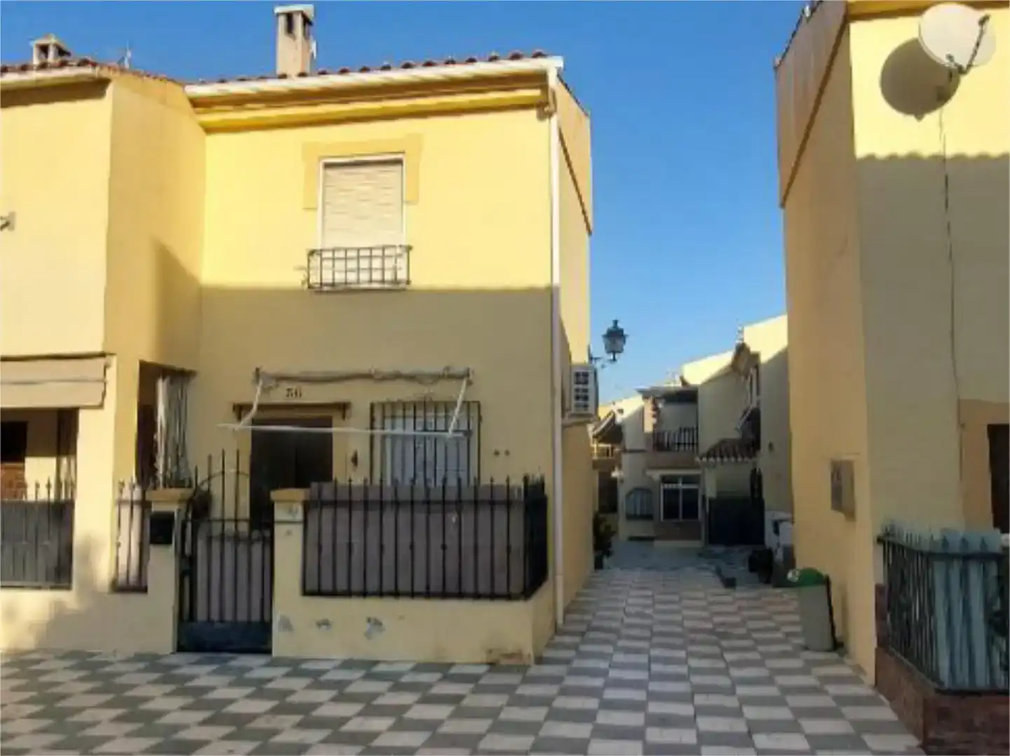Vista exterior de Casa adosada en venda en Pulianas amb Piscina