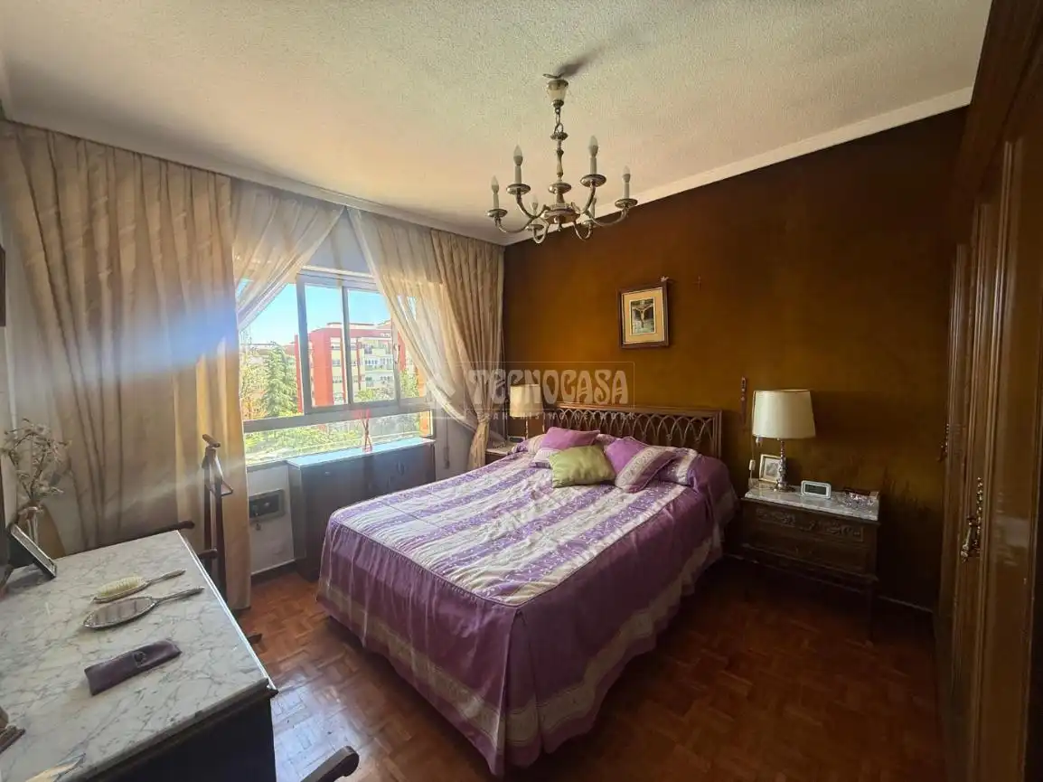 Habitación de Piso en venta en Madrid con Piscina comunitaria