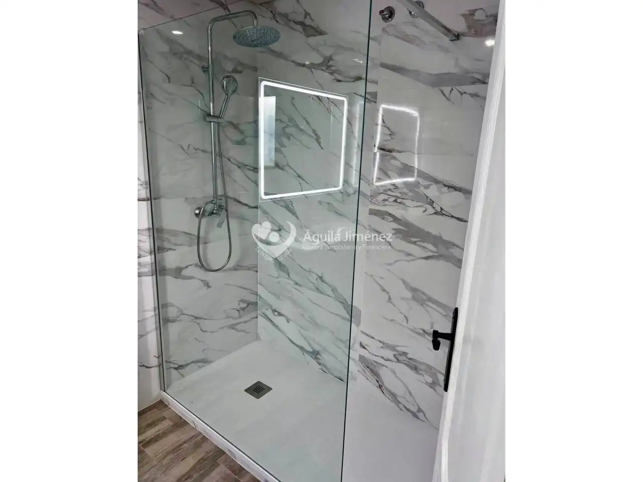 Baño de Piso en venta en Alcalá de Guadaira con Aire acondicionado, Calefacción y Terraza