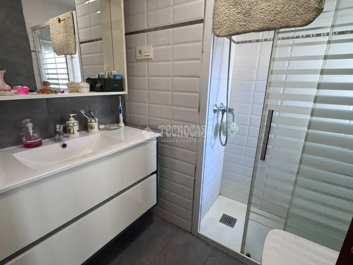 Bathroom of Detached homes for sale in León Capital   with Heating and Parquet flooring