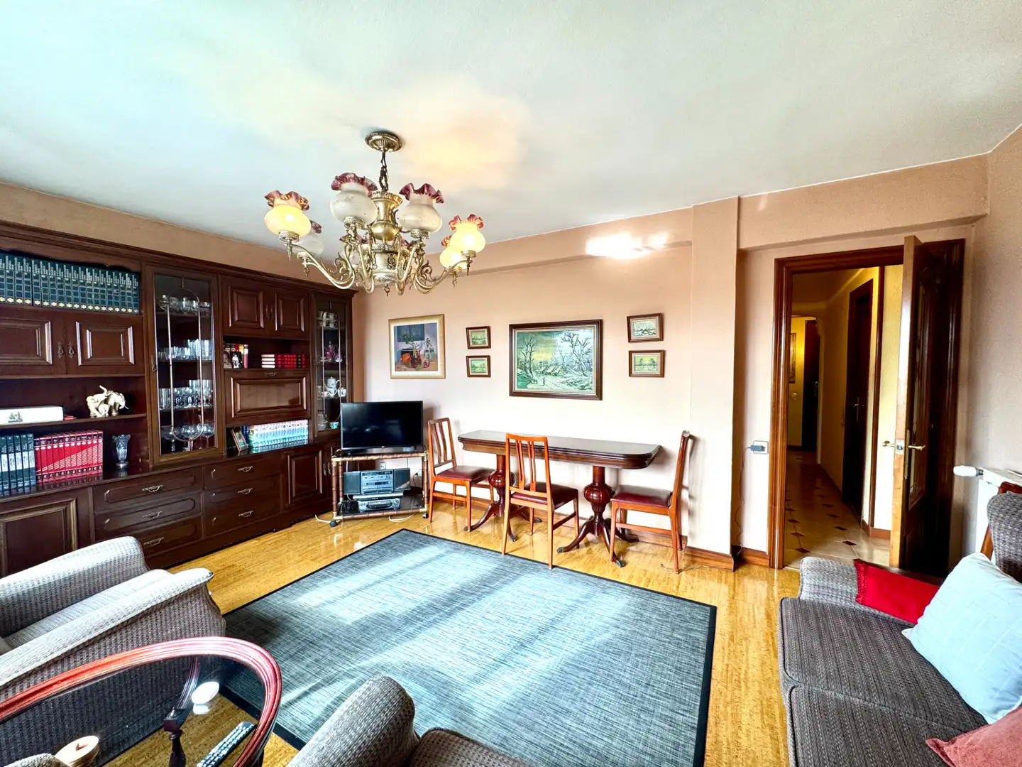 Sala d'estar de Pis en venda en Gijón  amb Calefacció, Moblat i Forn