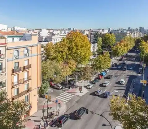 Vista exterior de Edificio en venta en Madrid