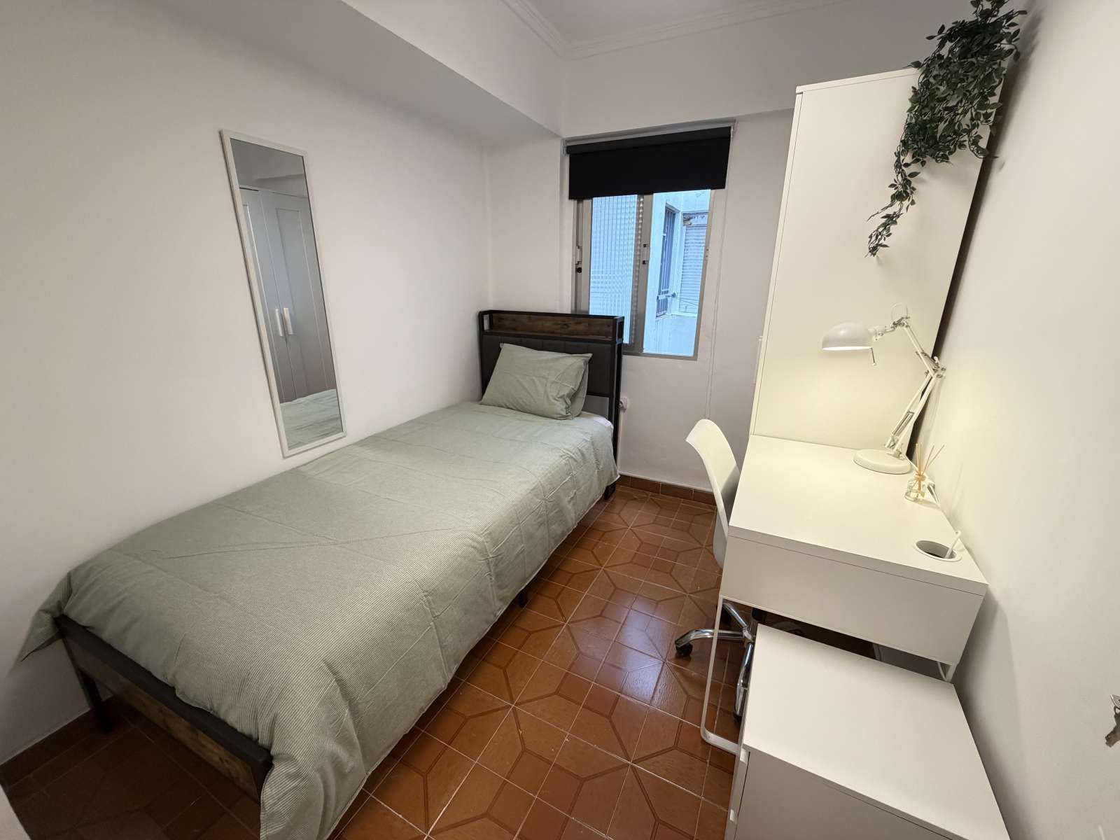 Bedroom of Flat to share in Alfafar  with Air Conditioner, Heating and Terrace