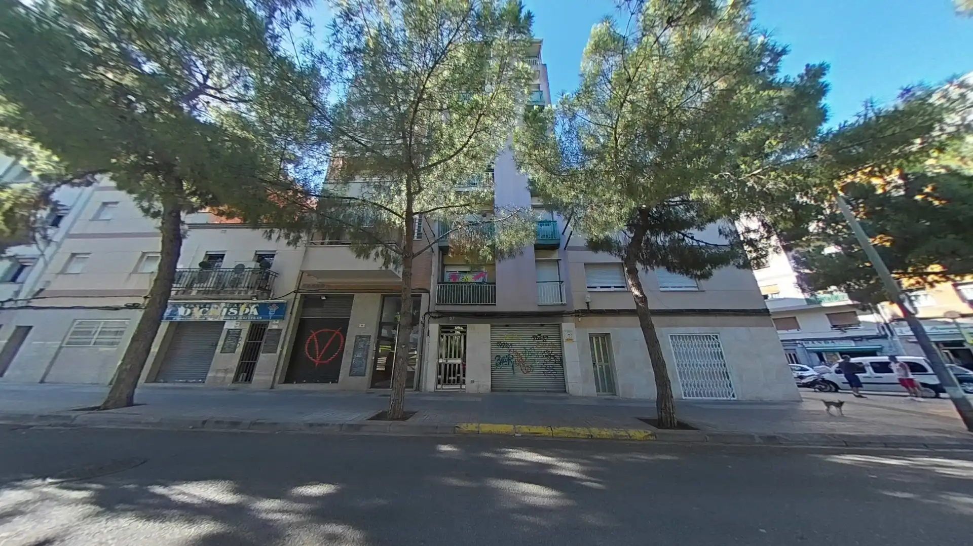 Vista exterior de Piso en venta en L'Hospitalet de Llobregat con Parquet y Balcón