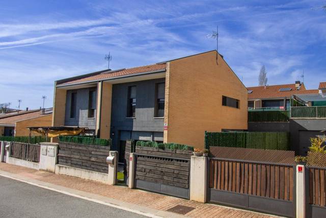 Casa-chalet en Venta en Urbanizacion La Harinera Irindegia en Aoiz / Agoitz