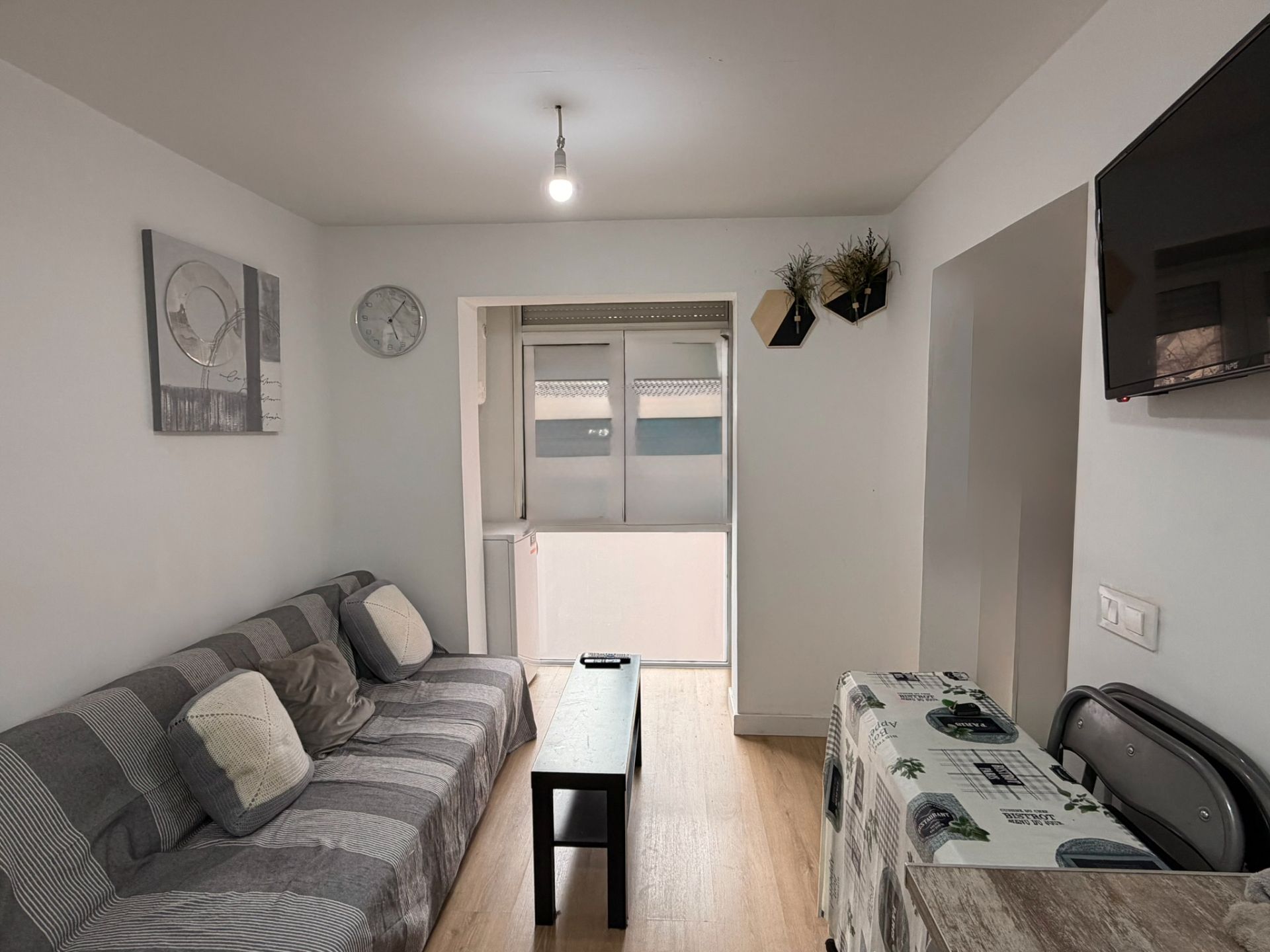 Living room of Flat for sale in  Madrid Capital  with Air Conditioner, Furnished and Internet