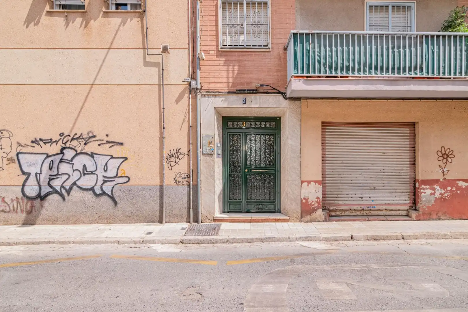 Exterior view of Flat for sale in Granada  with Air Conditioner, Heating and Terrace