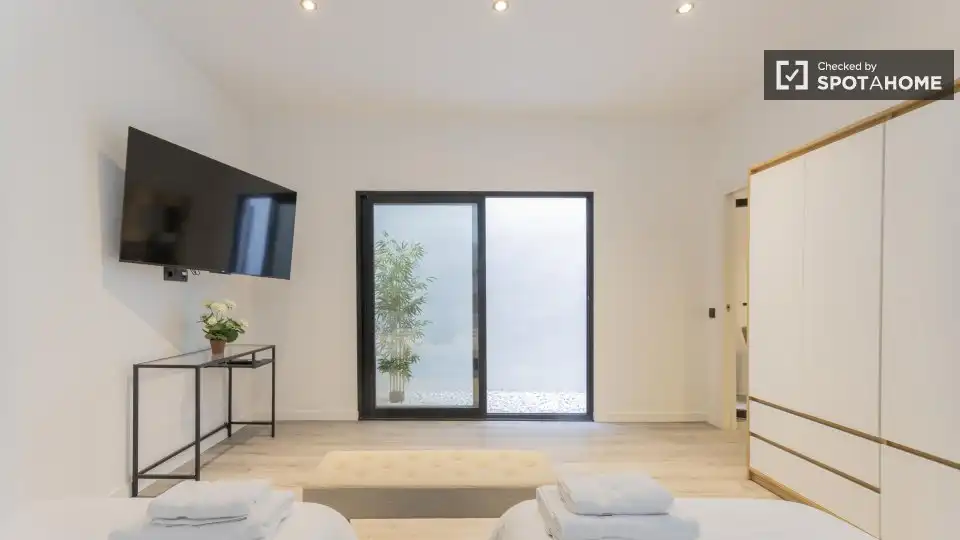 Bedroom of Flat for rent in Valencia  with Air Conditioner, Heating and Furnished