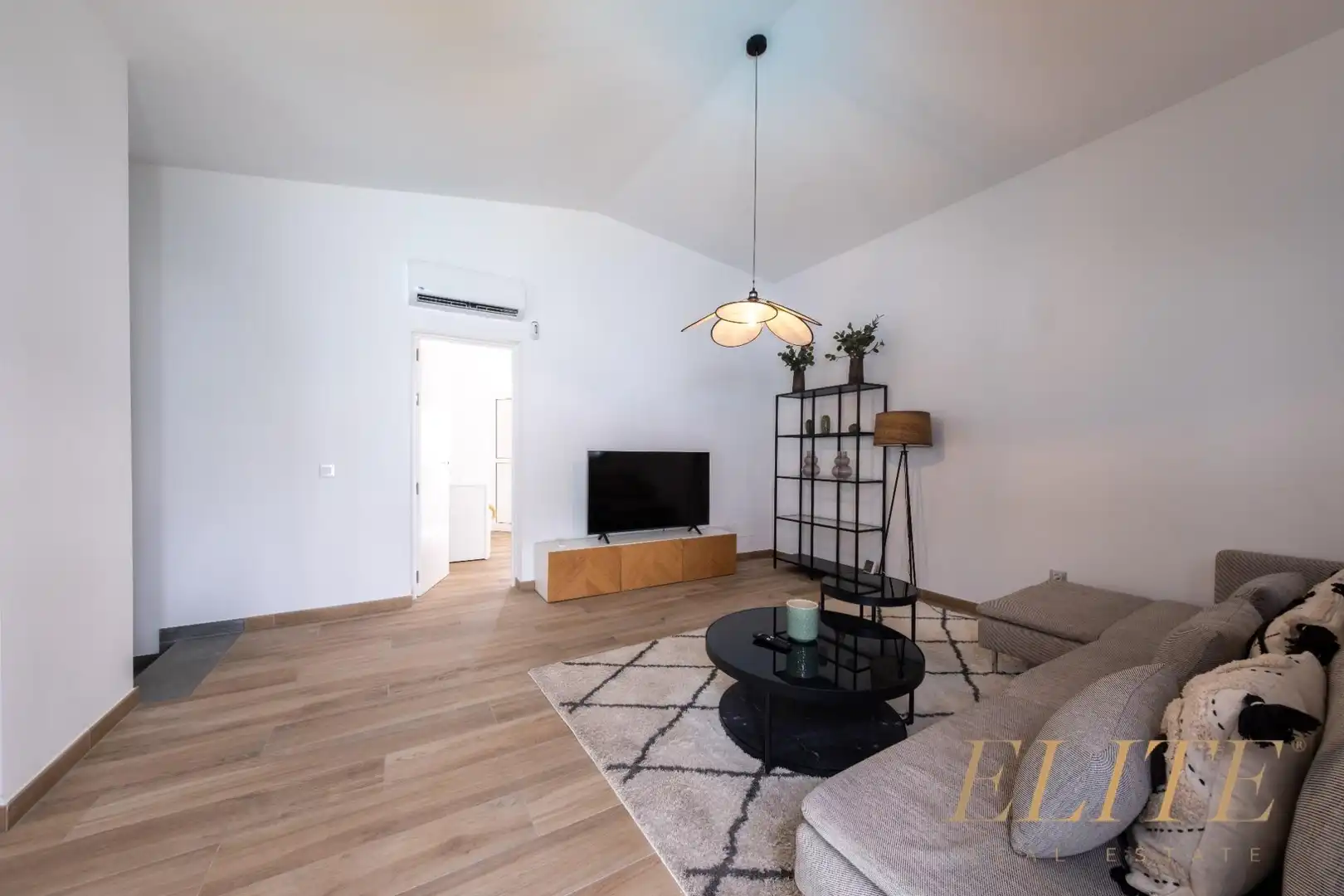 Living room of Detached homes for sale in San Bartolomé de Tirajana  with Air Conditioner, Private garden and Parquet flooring