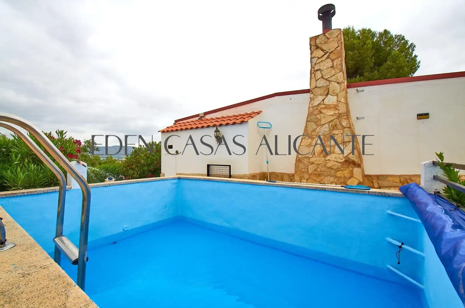 Piscina de Casa o chalet en venta en Biar con Aire acondicionado, Calefacción y Jardín privado