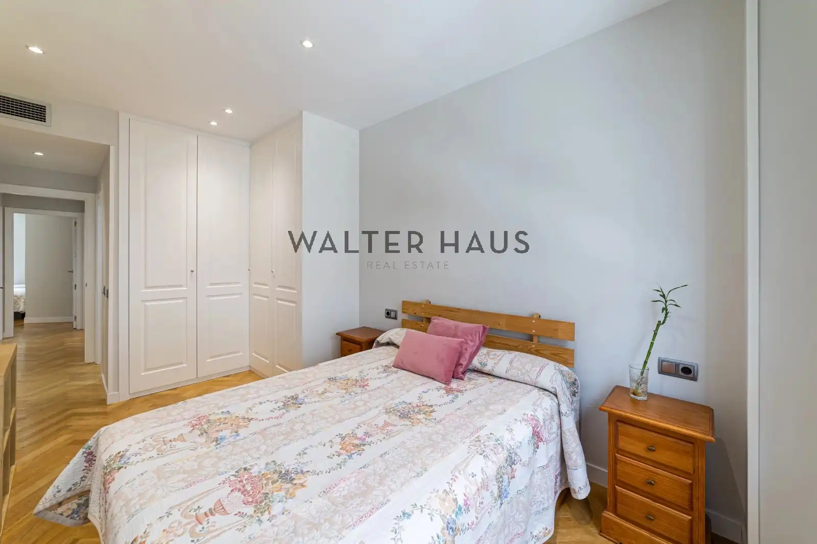 Bedroom of Flat for sale in Madrid  with Air Conditioner, Heating and Storage room