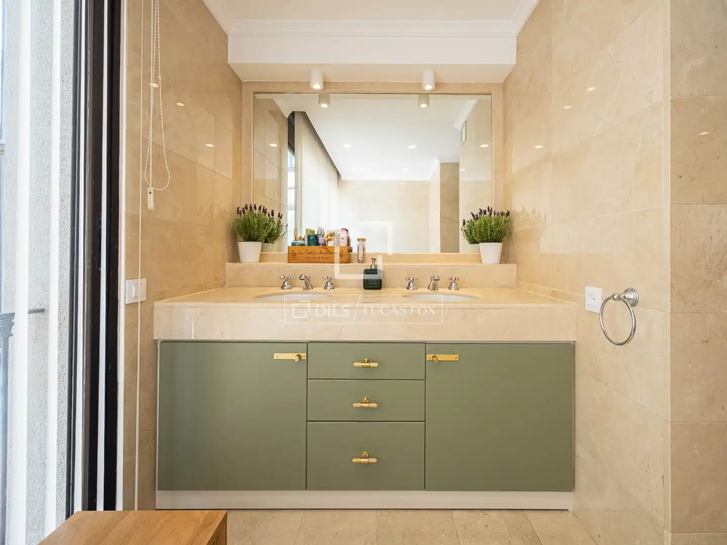Badezimmer von Wohnung zum Verkauf in Barcelona mit Klimaanlage, Heizung und Parkett