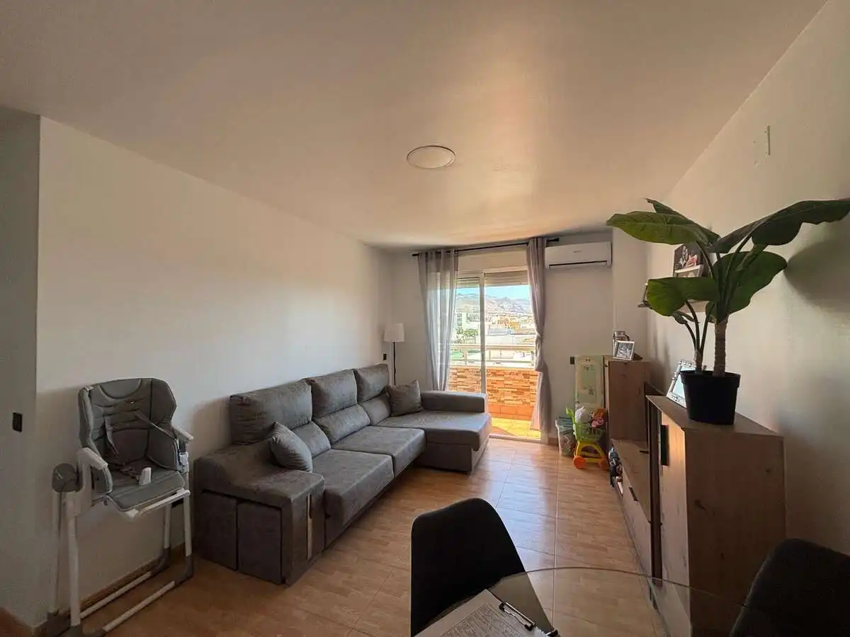 Sala de estar de Piso en venta en Vícar con Aire acondicionado, Terraza y Amueblado