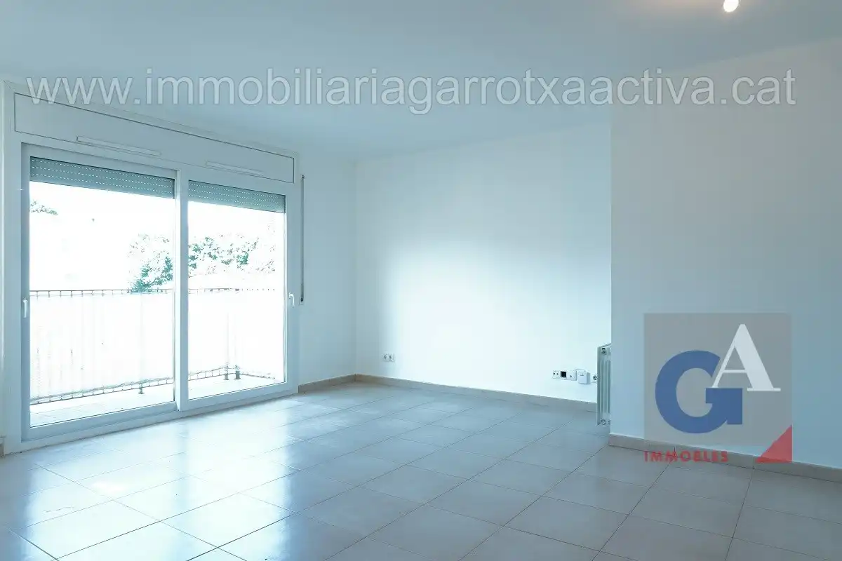 Sala d'estar de Dúplex en venda en Olot amb Calefacció, Terrassa i Balcó