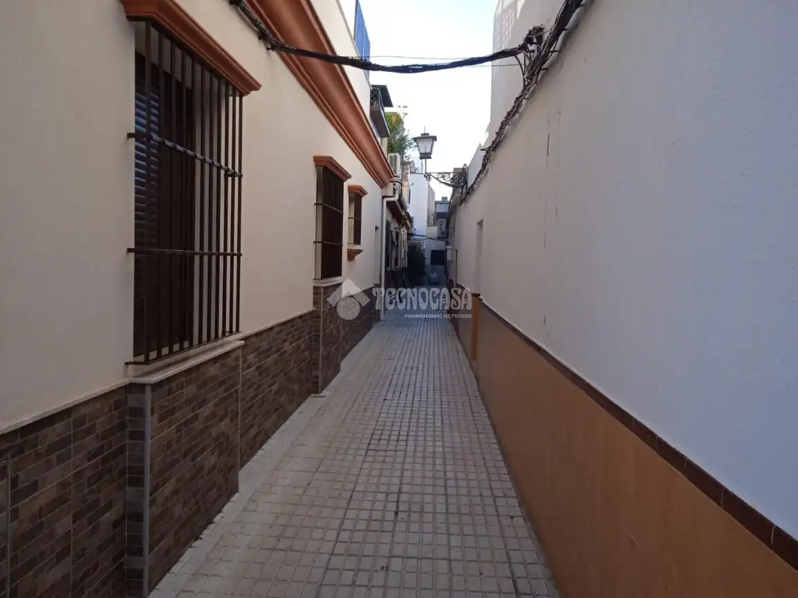 Vista exterior de Casa adosada en venta en La Rinconada con Aire acondicionado y Calefacción