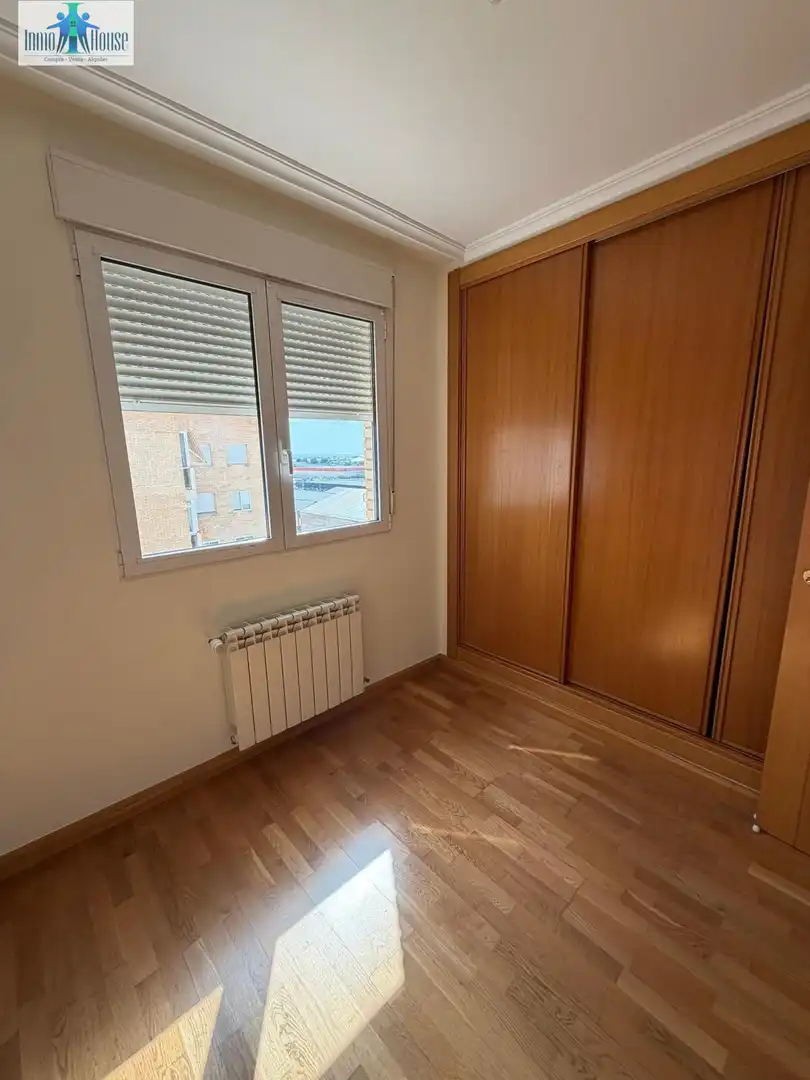 Schlafzimmer von Wohnung zur Miete in Albacete mit Klimaanlage, Heizung und Parkett