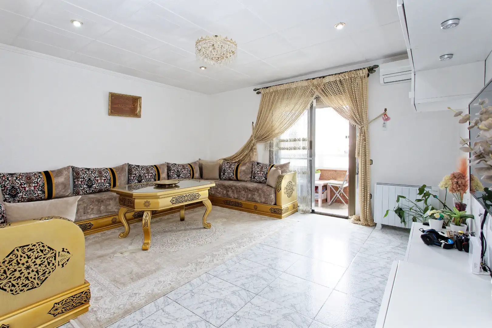 Living room of Flat for sale in Terrassa  with Air Conditioner and Balcony