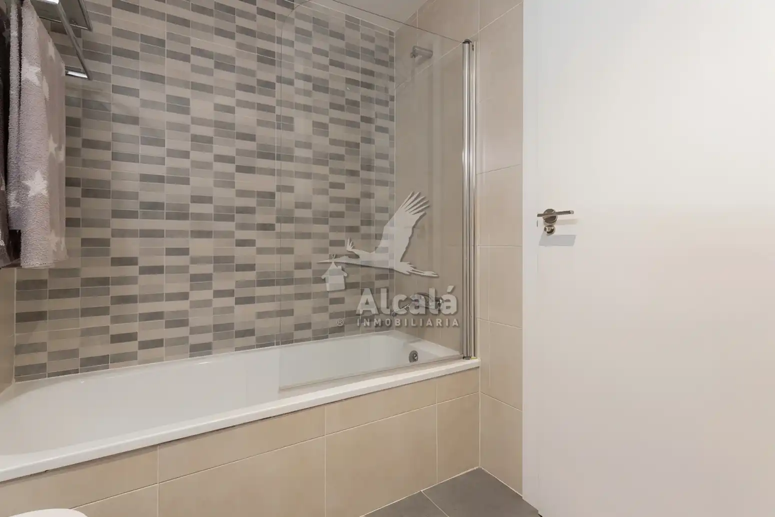 Badezimmer von Wohnung zum Verkauf in Alcalá de Henares mit Klimaanlage, Heizung und Terrasse