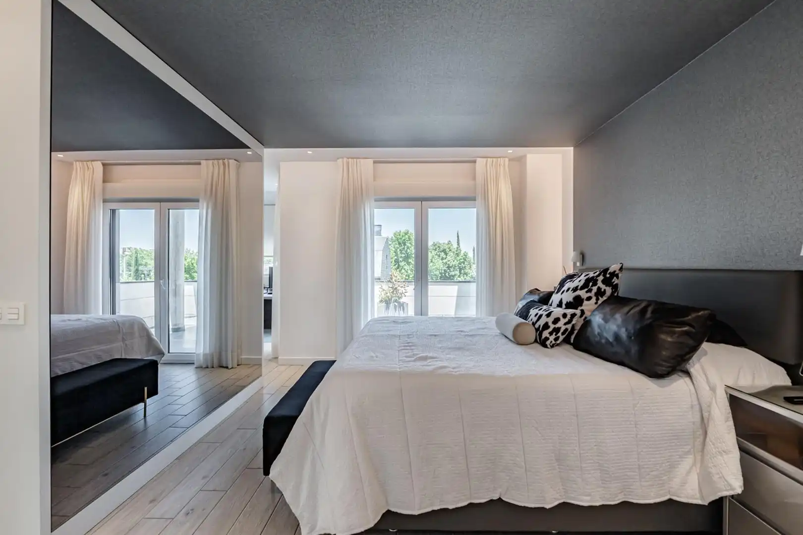 Habitación de Casa adosada en venta en Pozuelo de Alarcón con Aire acondicionado, Calefacción y Piscina