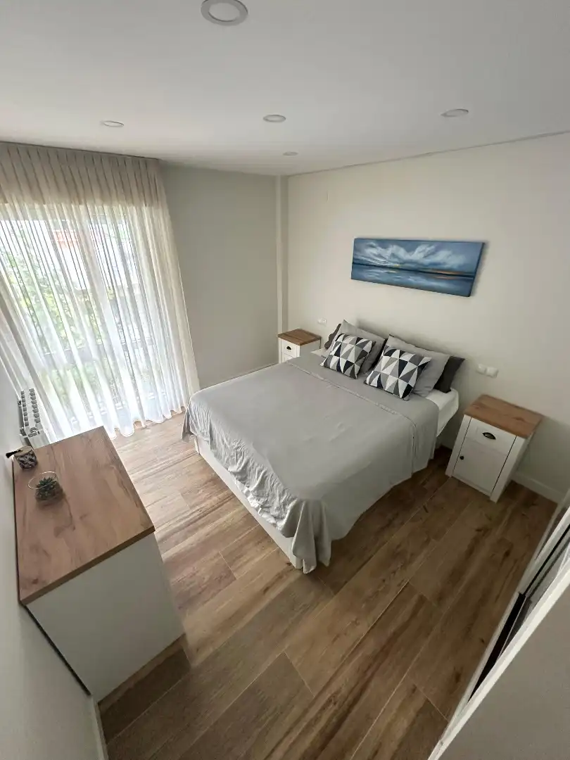 Dormitori de Apartament de lloguer en Laredo amb Calefacció, Jardí privat i Terrassa