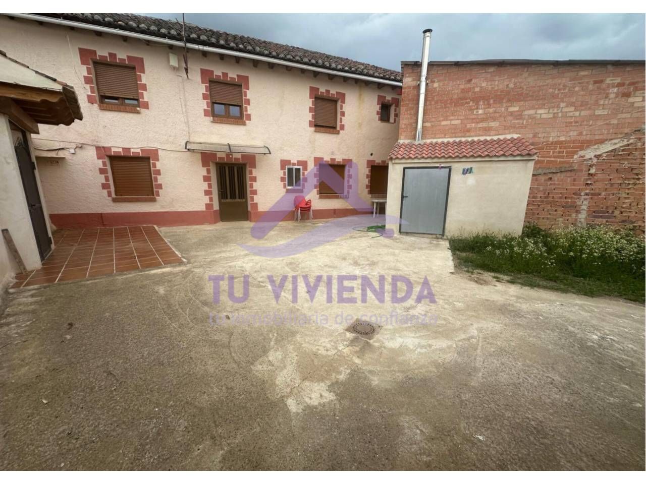 Parking de Casa o chalet de alquiler en Saldaña con Calefacción y Jardín privado