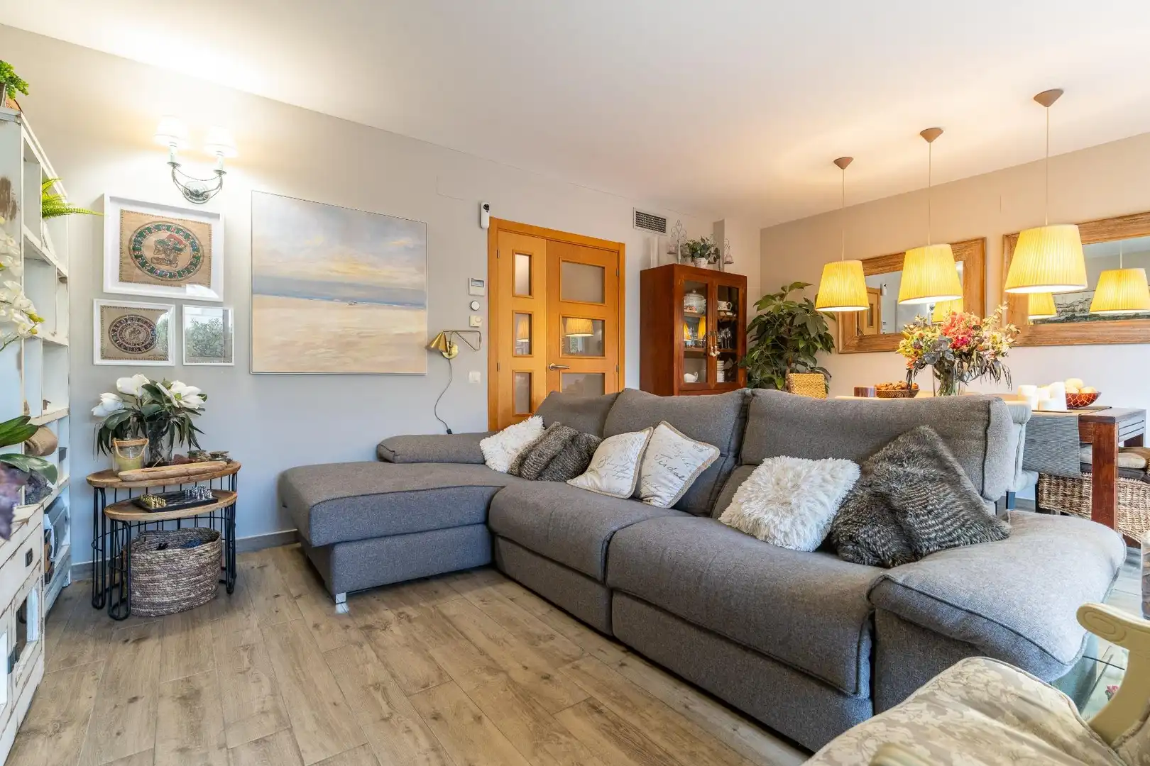 Sala de estar de Casa adosada en venta en Montbrió del Camp con Aire acondicionado, Calefacción y Jardín privado