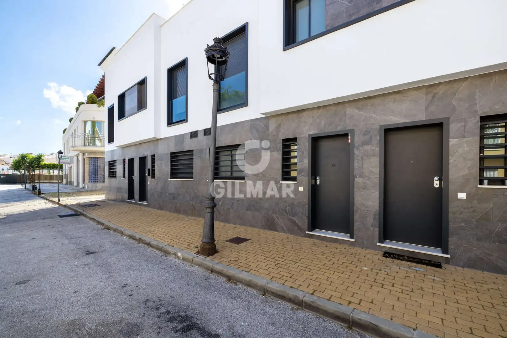 Vista exterior de Casa adosada en venda en Estepona amb Calefacció