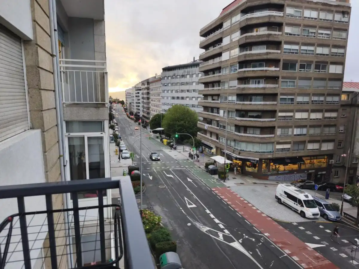 Vista exterior de Apartamento para compartir en Vigo  con Calefacción, Amueblado y Horno