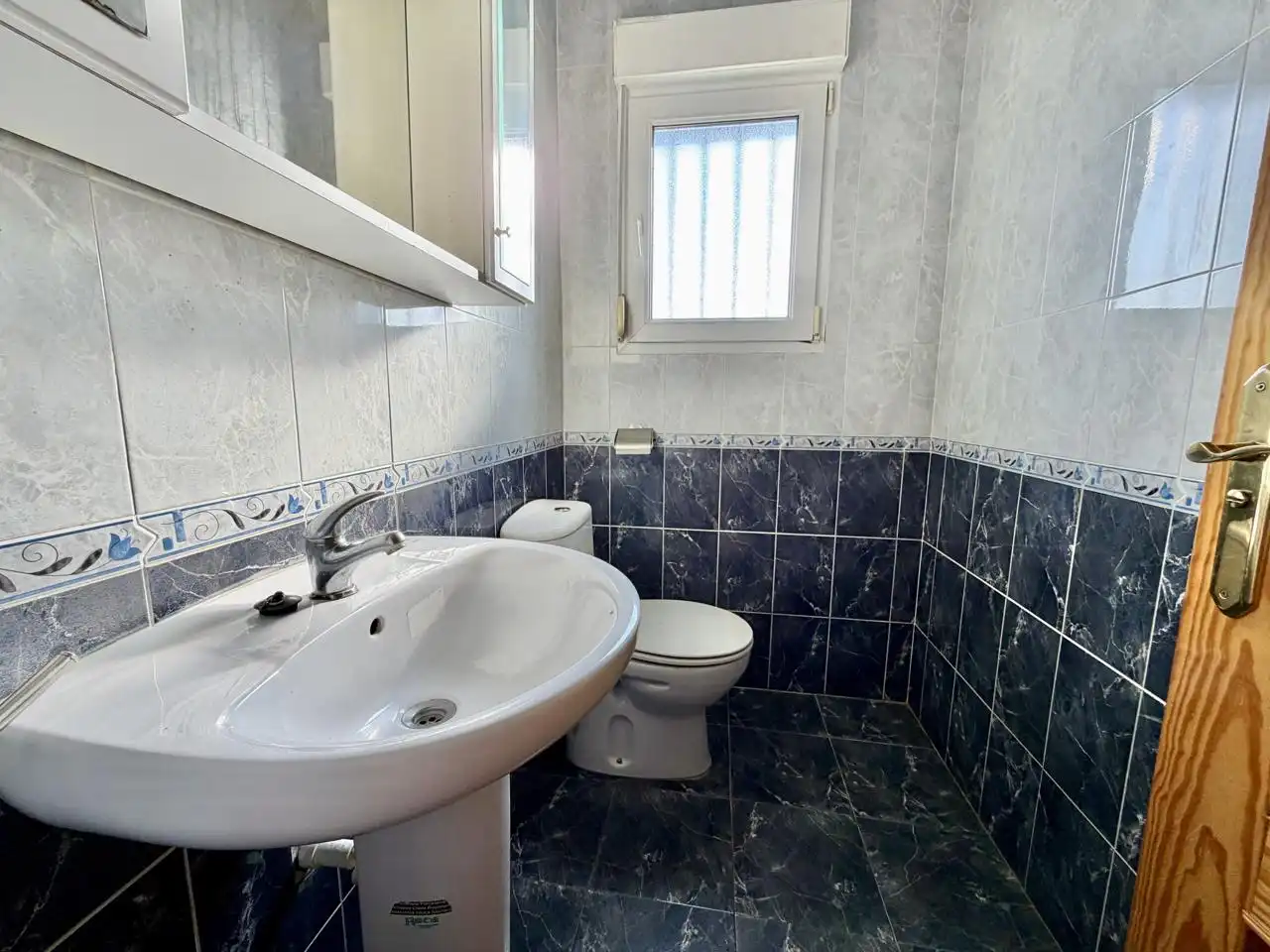 Bathroom of Houses for sale in Padiernos  with Heating and Private garden