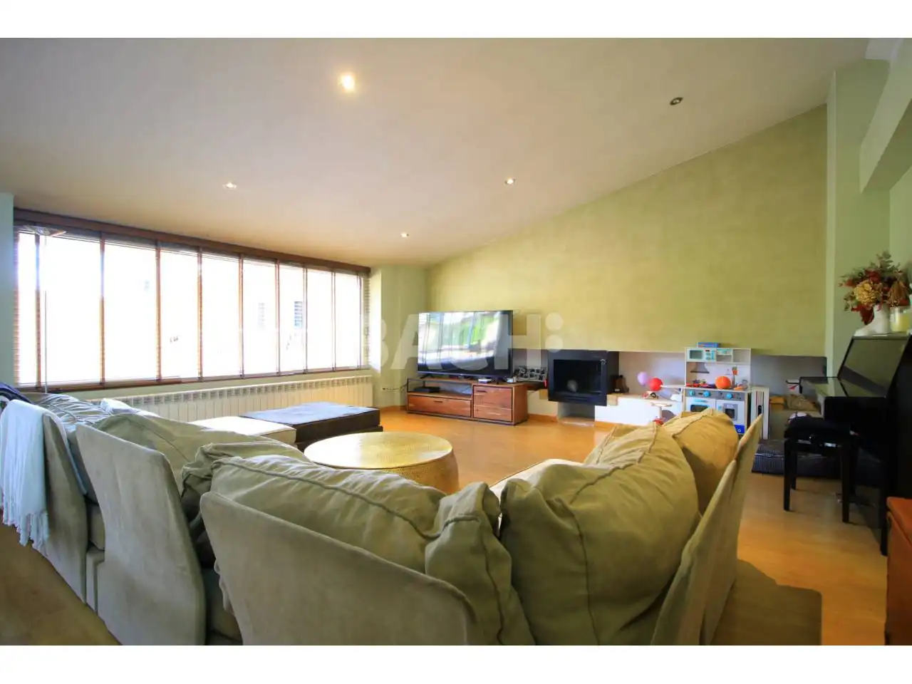 Sala de estar de Ático en venta en Vic con Aire acondicionado, Calefacción y Parquet