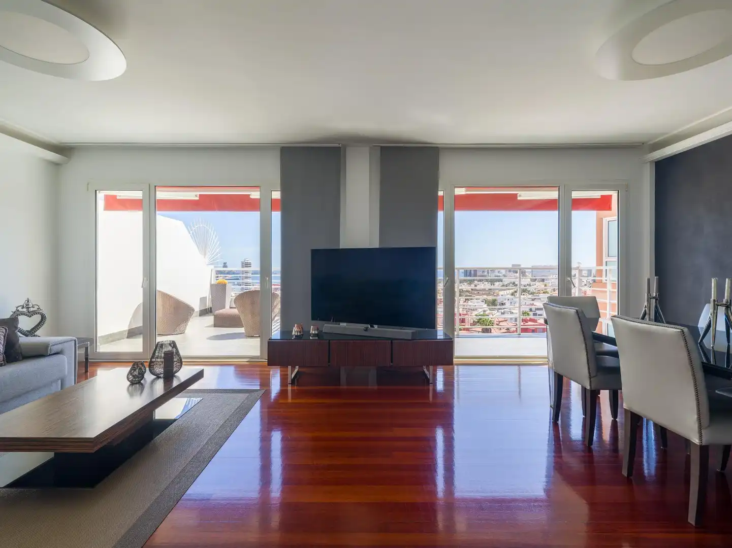 Sala d'estar de Casa adosada en venda en Las Palmas de Gran Canaria amb Jardí privat, Terrassa i Traster