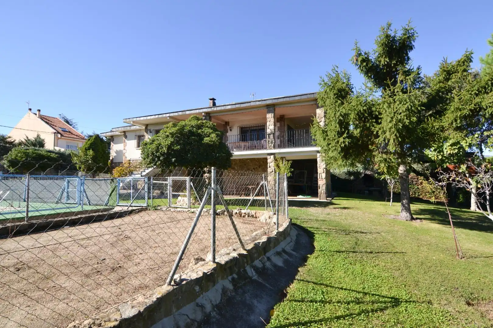 Exterior view of Houses for sale in El Escorial  with Heating, Private garden and Terrace
