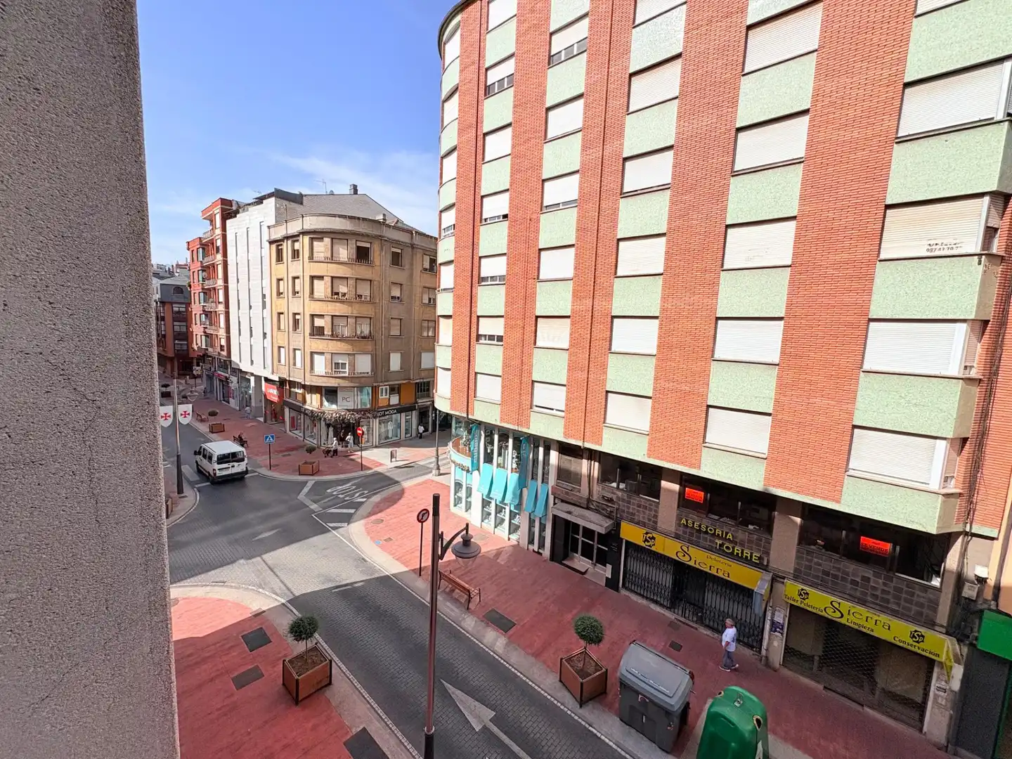 Vista exterior de Piso en venta en Ponferrada con Calefacción, Trastero y Amueblado