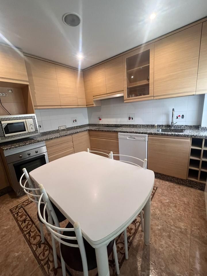 Flat to rent in Cañada Real, Miralvalle - Av. Virgen del Puerto - La Data