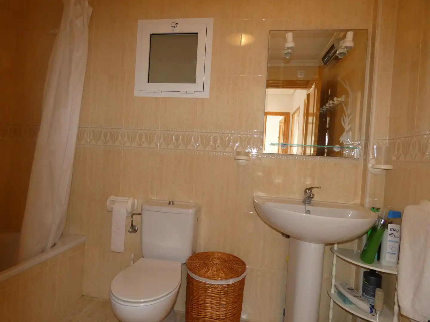 Badezimmer von Einfamilien-Reihenhaus zur Miete in Vera mit Klimaanlage, Heizung und Privatgarten