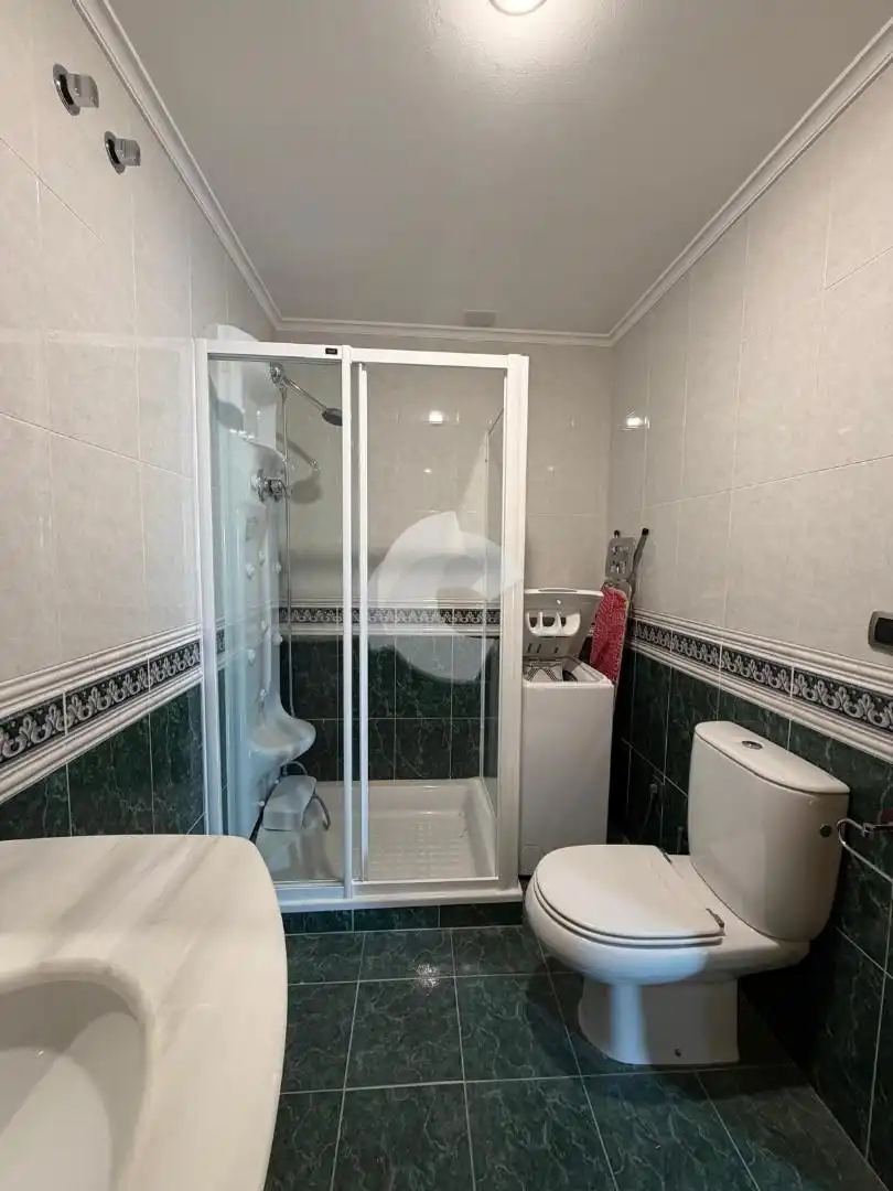 Baño de Dúplex de alquiler en Ourense Capital  con Calefacción