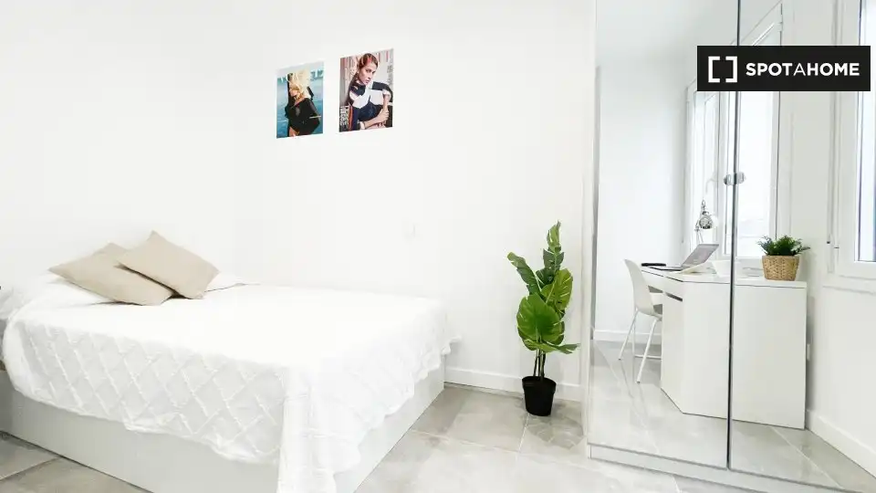Room in Universidad - Malasaña