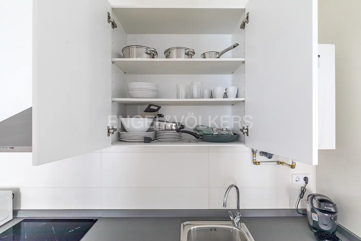 Cuina de Apartament de lloguer en Madrid amb Aire condicionat, Calefacció i Moblat