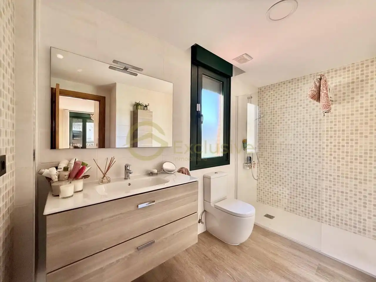 Baño de Casa o chalet en venta en Avilés con Calefacción, Jardín privado y Parquet