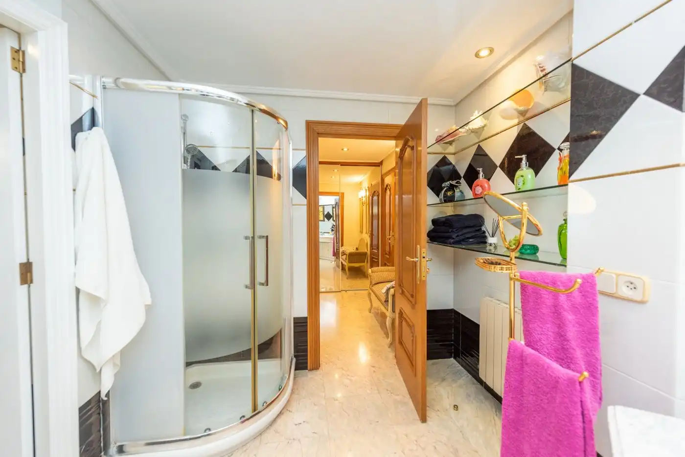 Bathroom of Houses for sale in Petrer  with Air Conditioner, Heating and Private garden