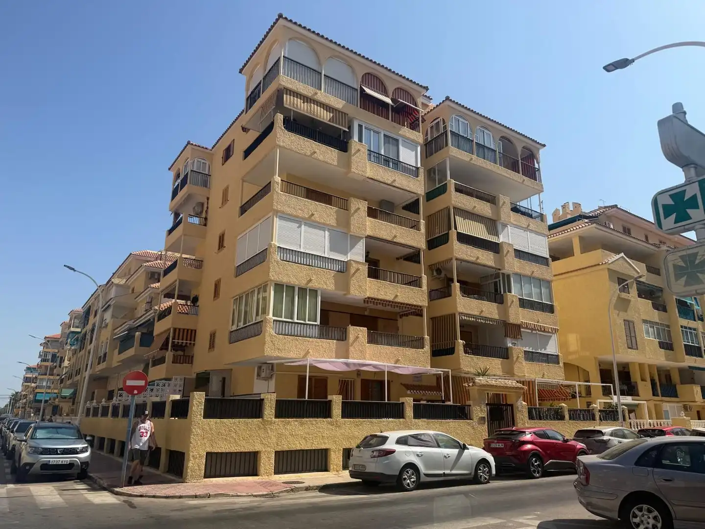 Vista exterior de Apartamento en venta en Torrevieja con Amueblado y Piscina comunitaria