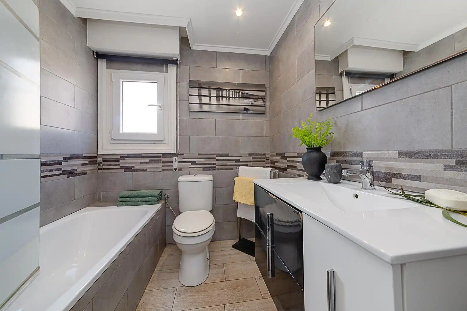 Badezimmer von Wohnungen zur Miete in Torrevieja mit Klimaanlage, Terrasse und Möbliert